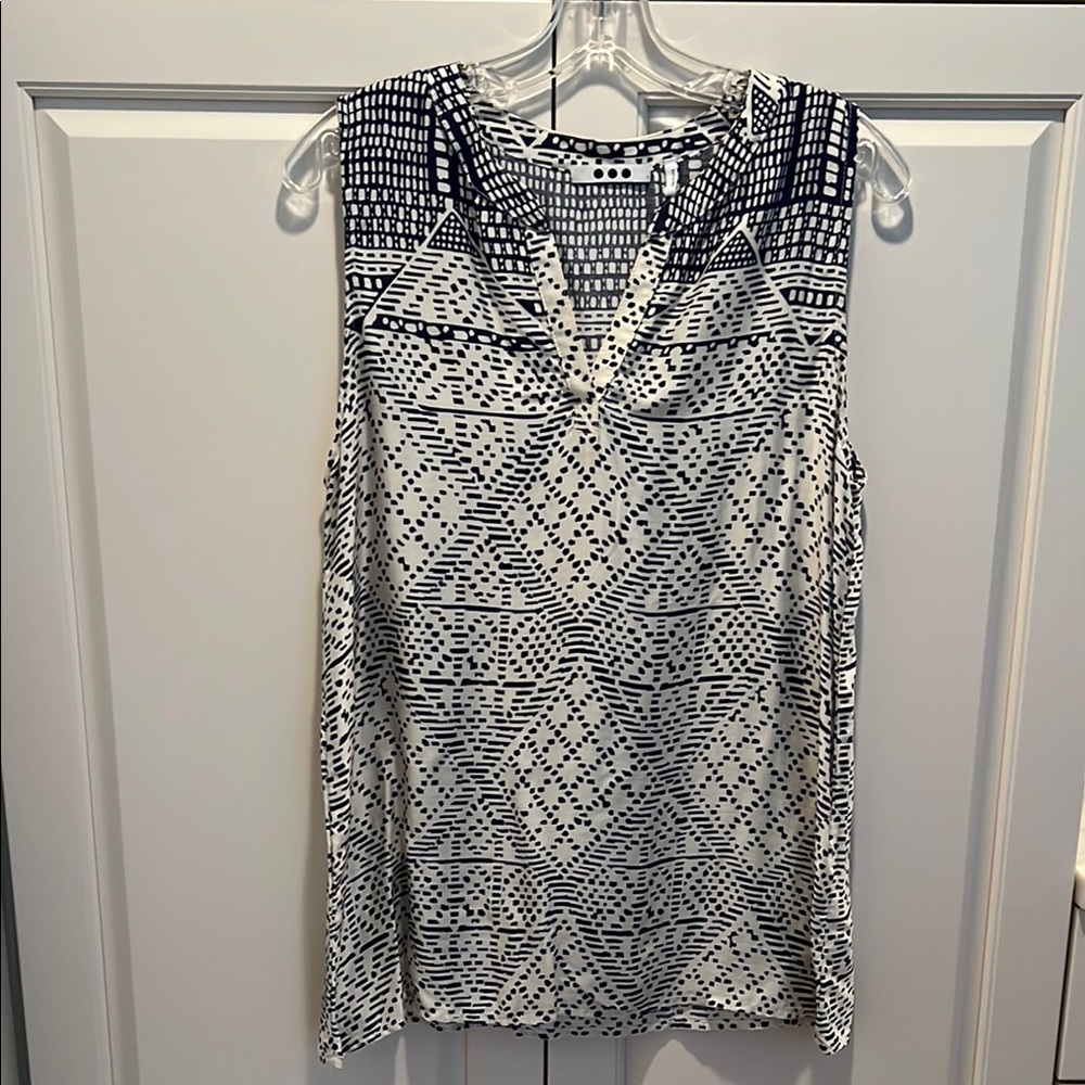 Three Dots Navy and off White Geometric Women's Top. NWOT. Medium